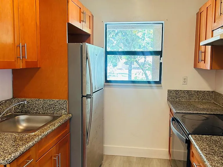 844 NW 3rd Ave #B — Photo 10