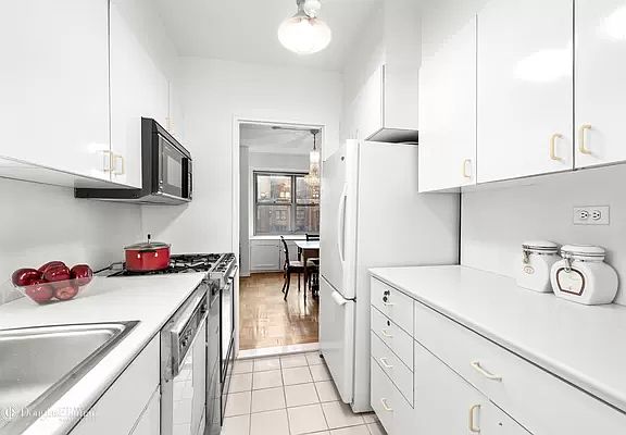 4th image of 400 E 56th St APT 16O