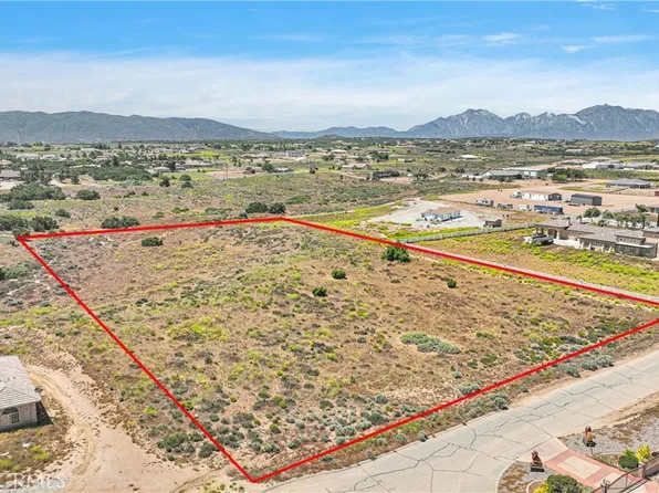 12425 Whitehaven St, Oak Hills, CA 92344
