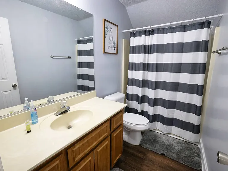 5456 Roxbury Dr — Photo 19