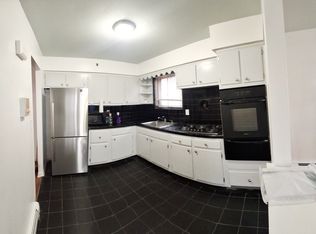 2820 44th St FLOOR 3, Astoria, NY 11103