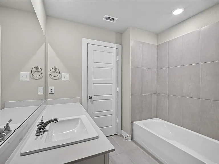 710 Summerberry Dr — Photo 13