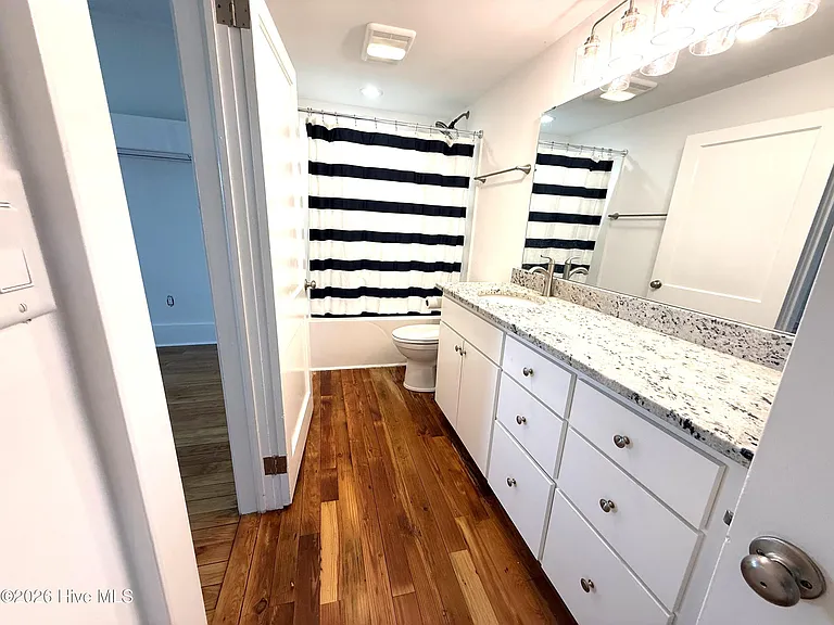 1300 Worthington Rd — Photo 14