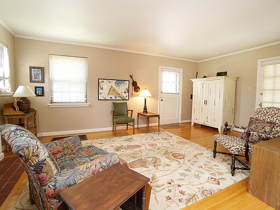 4th image of 5834 Pandora Ave