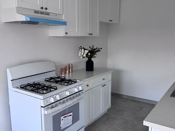 3rd image of 14413 Kittridge St #3