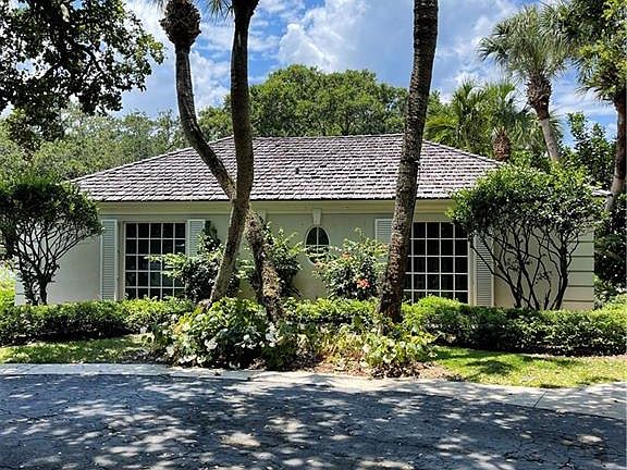 5th image of 421 Silver Moss Dr