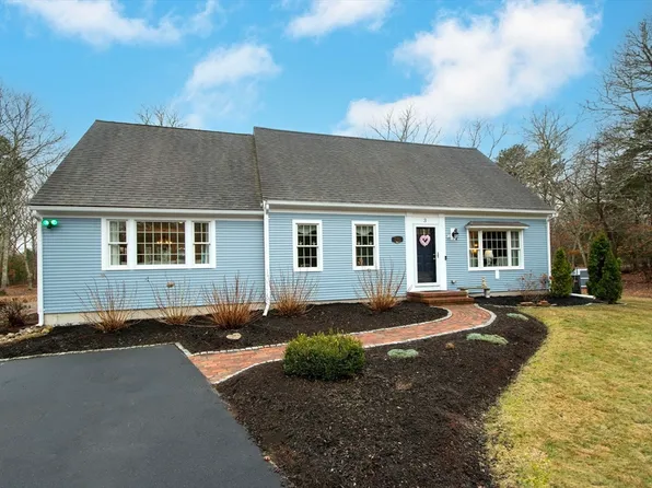 3 Arbutus Ln, Sandwich, MA 02563