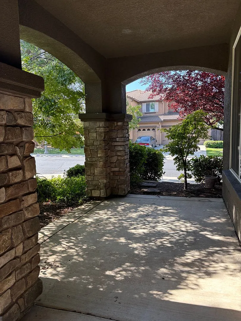 Beautiful Home in Desirable Lincoln Crossing! — Photo 4
