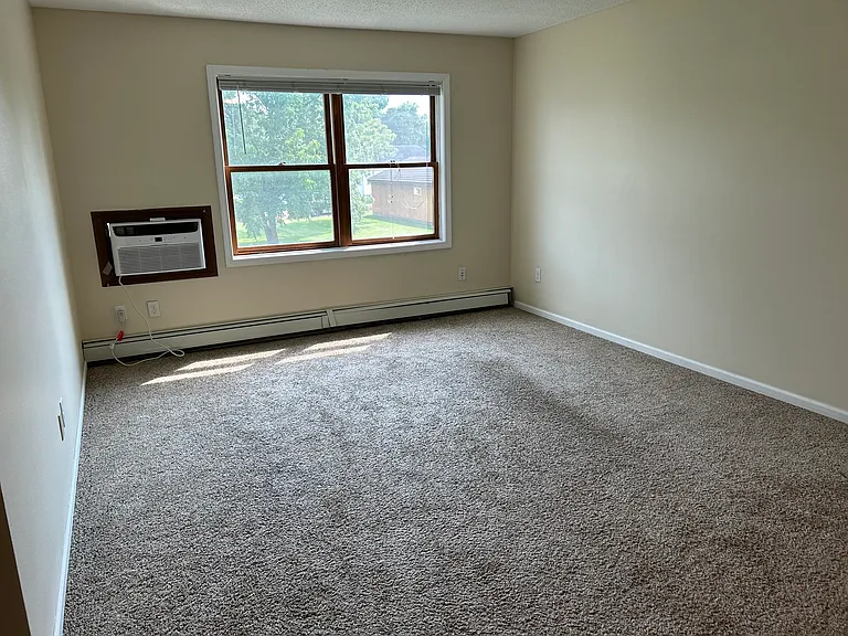 222 N Central St — Photo 4