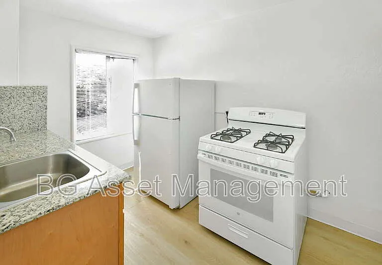 2039 Macarthur Blvd #9 — Photo 11