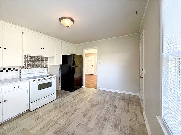 5th image of 4807 S Detroit Ave
