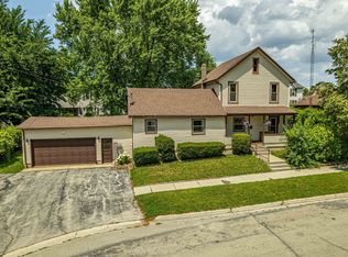 833 11th St, Monroe, WI 53566