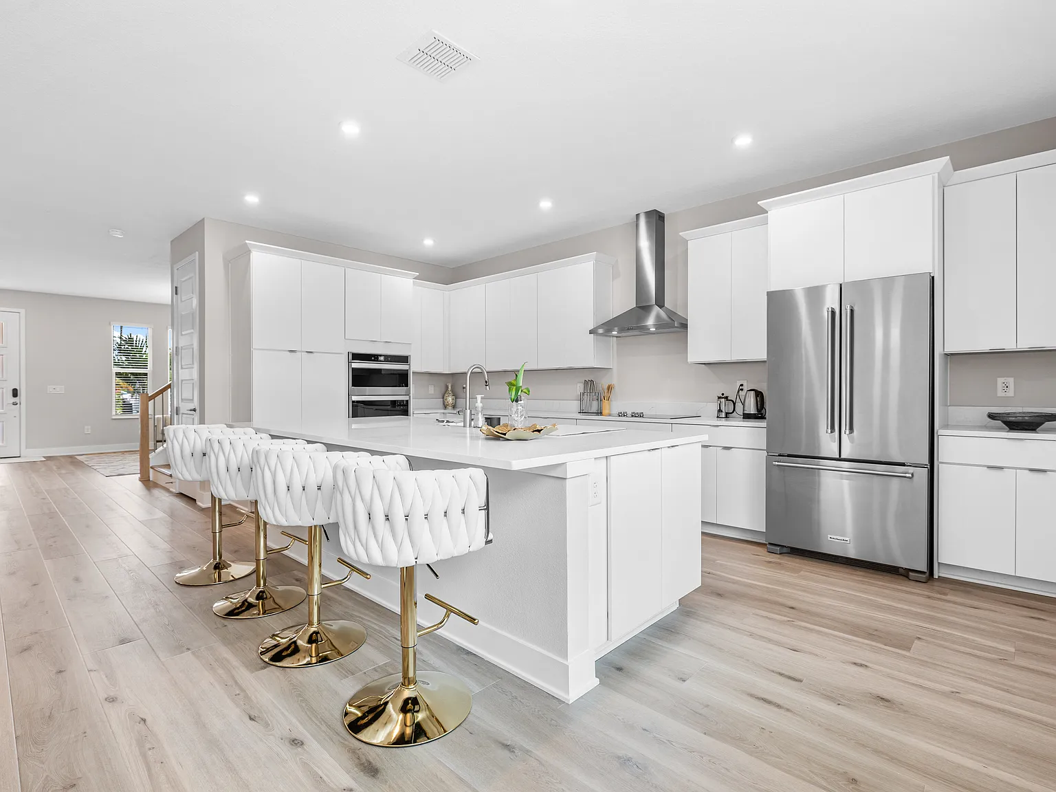 4 bed, 3306 sqft, $6,600 — Photo 3