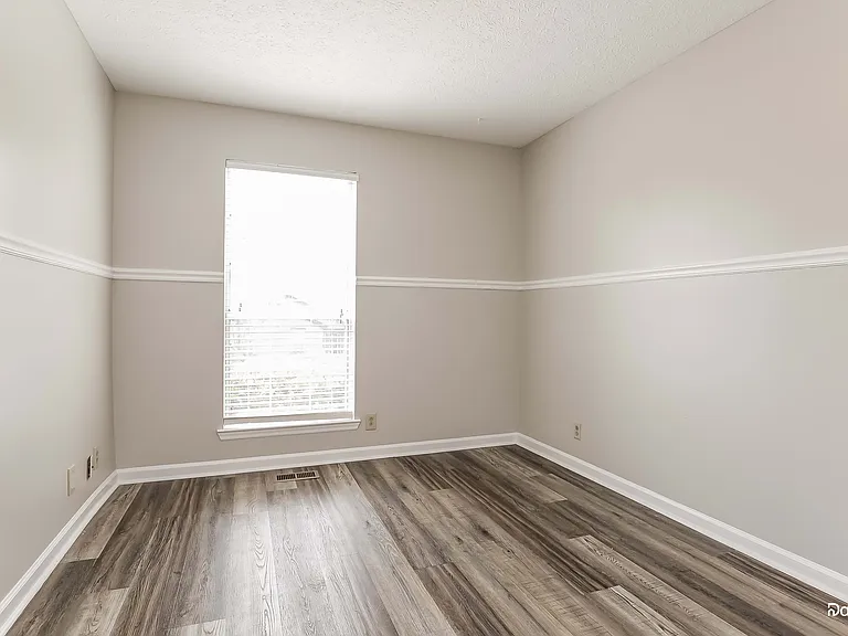 806 Allison Ct — Photo 11