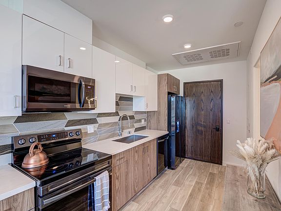 2nd image of 252 N Hoover St #503
