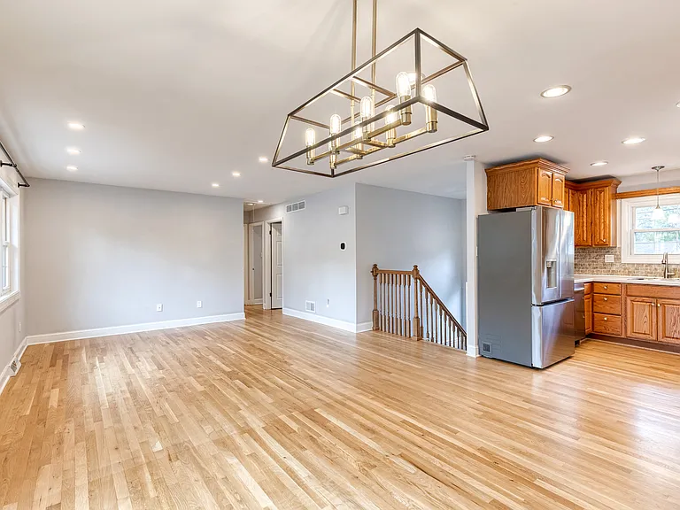 617 Oak Ln — Photo 6
