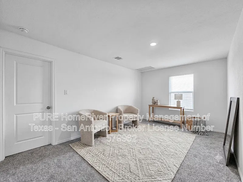 4 bed, 2.5 bath, 1950 sqft, $1,695 — Photo 2