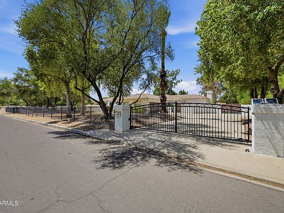 3rd image of 7214 E ROYAL PALM Road