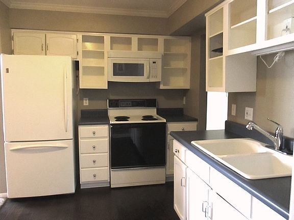 3rd image of 10204 W 96th Ter APT C
