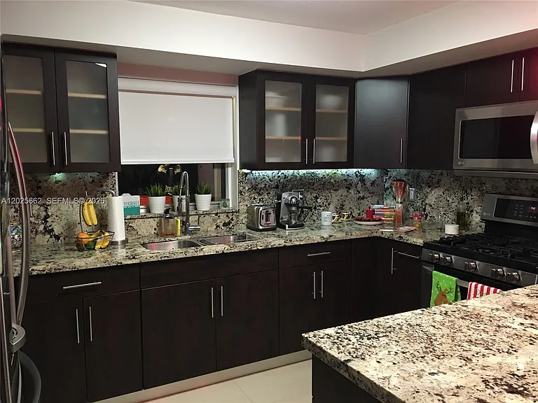 10971 SW 69th Ter #10971 — Photo 3