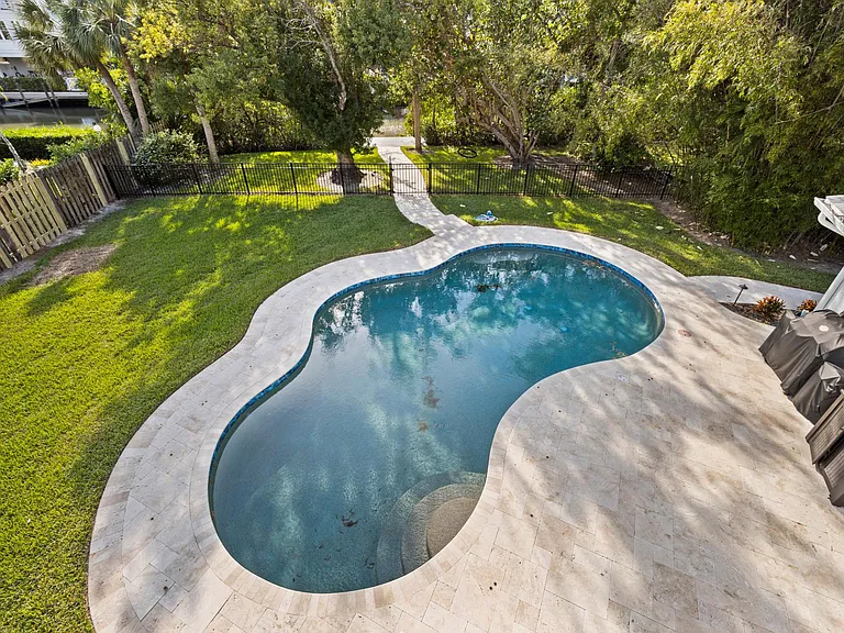 430 Island Cir — Photo 41