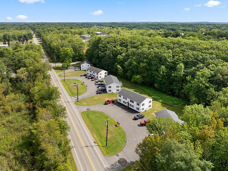 Drummond Estates Apartments — Photo 24