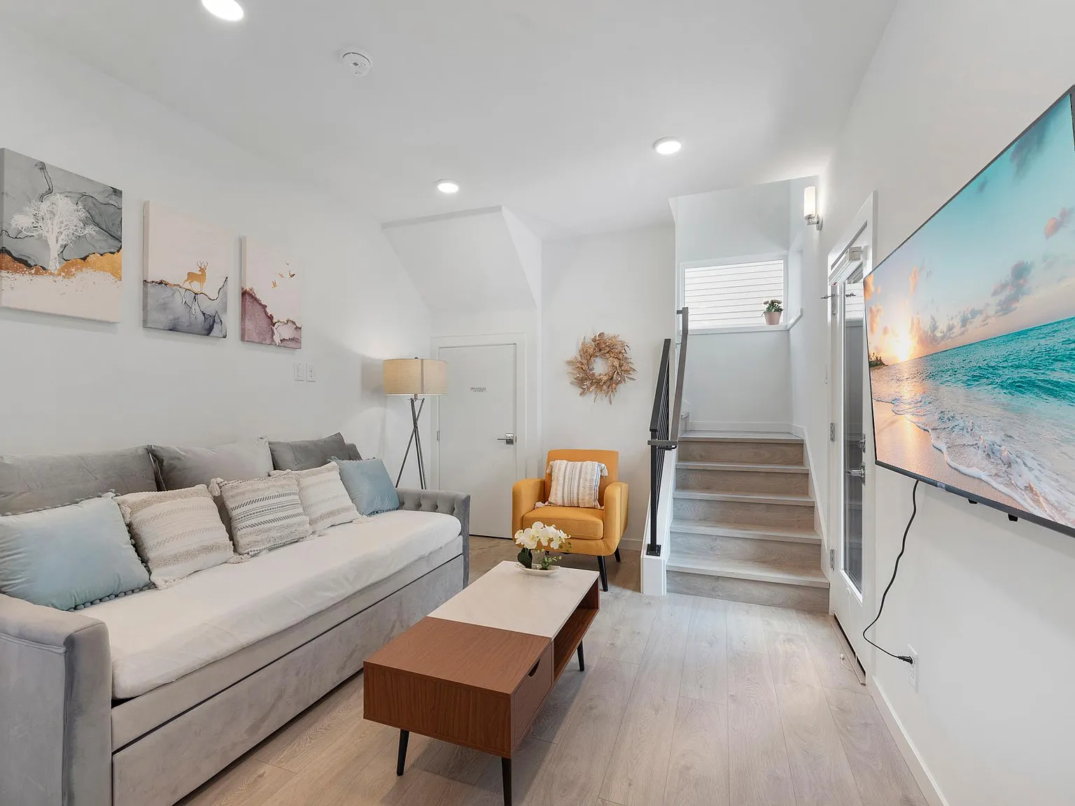 2 bed, 1000 sqft, $4,300 — Photo 2