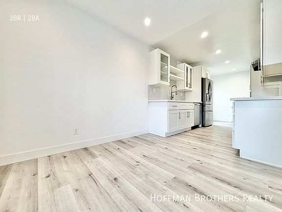 5th image of 607 San Vicente Blvd #210