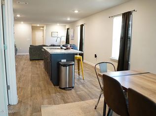 2024 Toulouse St, Ocean Springs, MS 39564