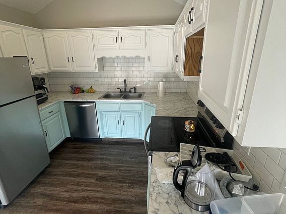 3rd image of 905 E Cary St