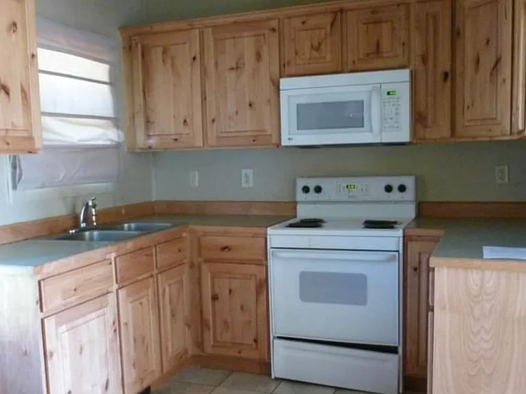 1001 S Pacific St — Photo 3