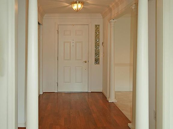 3rd image of 325 Paoli Pointe Dr