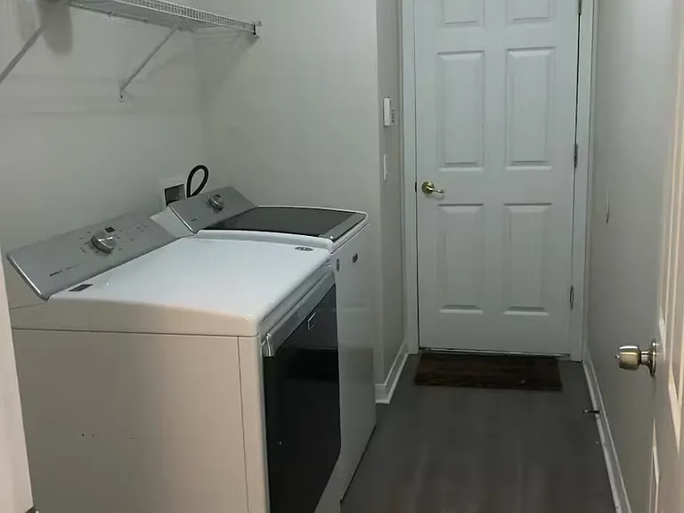 1067 Berkeley Dr — Photo 24