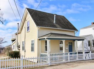 14 Balkcom St, Riverside, RI 02915