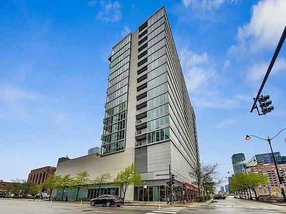 4th image of 659 W Randolph St #1115