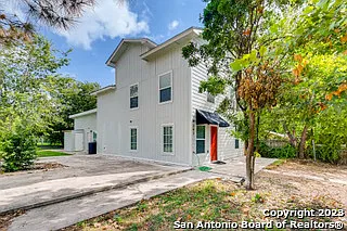 4 bed, 3.0 bath, 2009 sqft, $2,250 — Photo 2