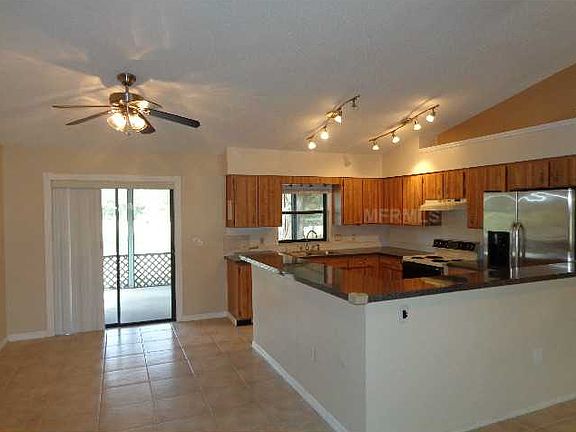 3rd image of 18 Paquin Dr