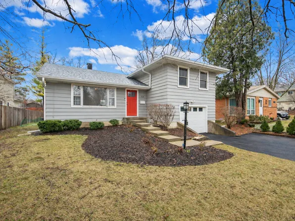 715 E Main St, Barrington, IL 60010