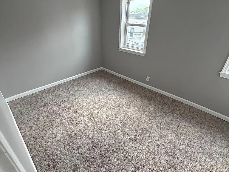 324 W Chestnut St — Photo 10