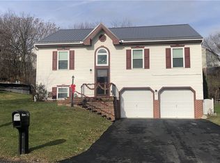 129 Stratford Ct, New Stanton, PA 15672