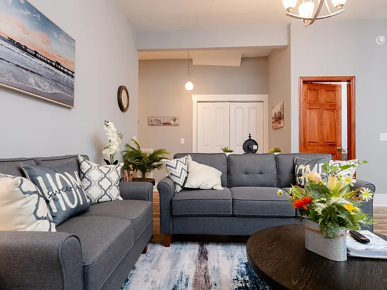 408 E Henry St #408 — Photo 10