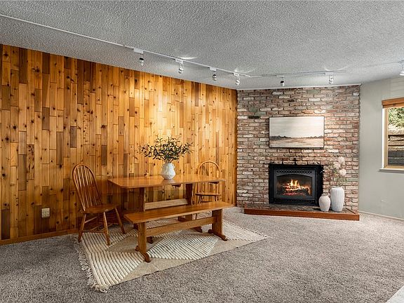 4th image of 321 Ski Way #24