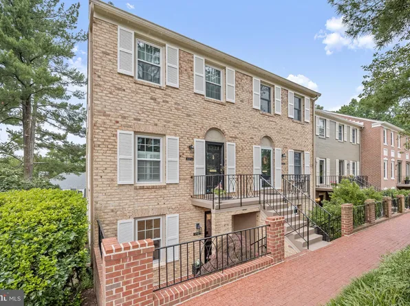 3227 Sutton Pl NW APT C, Washington, DC 20016