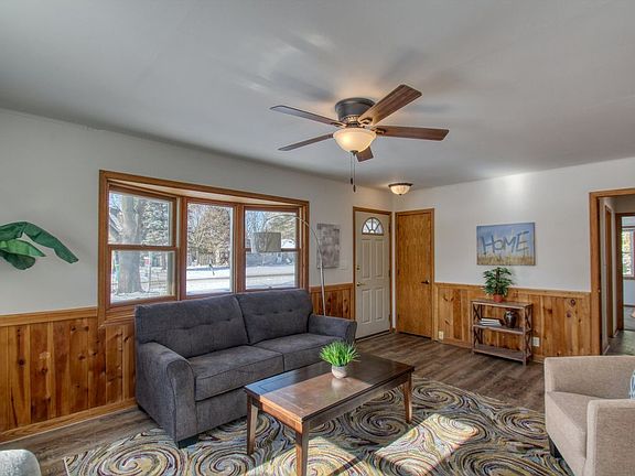 5th image of W160N9682 Colonial Dr