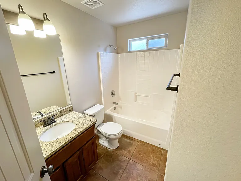 1228 W 200 N — Photo 10