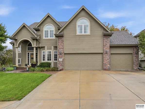 19880 Davenport St, Elkhorn, NE 68022