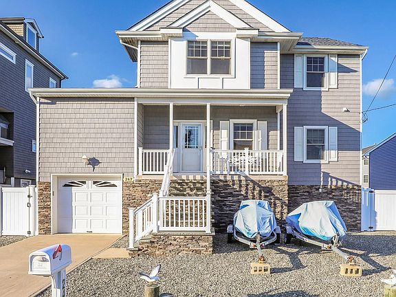3rd image of 247 Cedar Dr