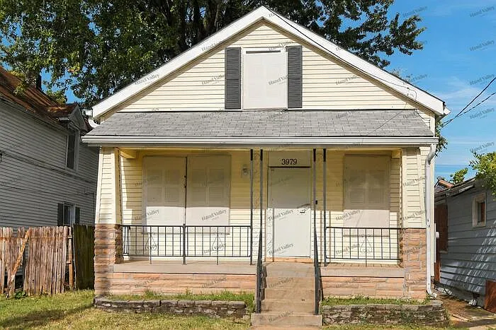 2 bed, 1.0 bath, 624 sqft, $1,195 — Photo 2