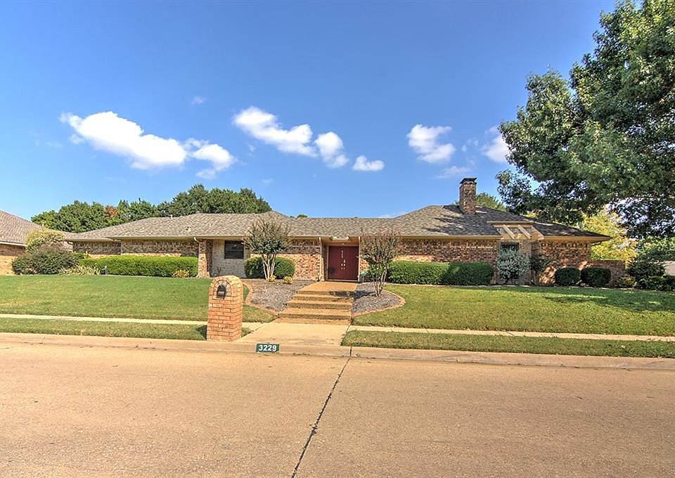 1st image of 3229 Bullock Dr