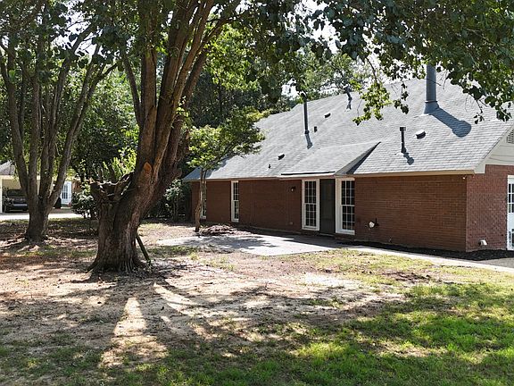 5th image of 445 Derby Ln